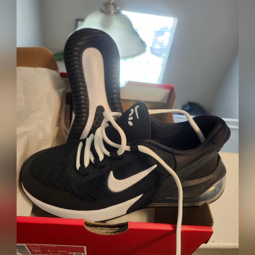 Nike Air Black and White Running Shoes